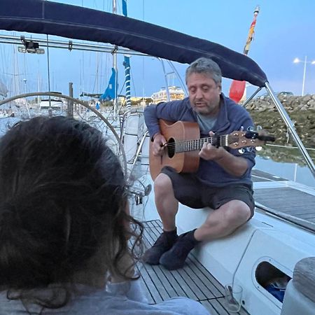 ホテル Voilier A Quai ラ・ロシェル エクステリア 写真